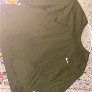 Cropped olive green Nike t-shirt